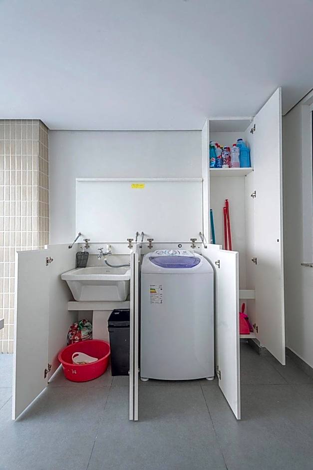 ITNC024- Apê com 4 quartos na Av. Atlântica de BC