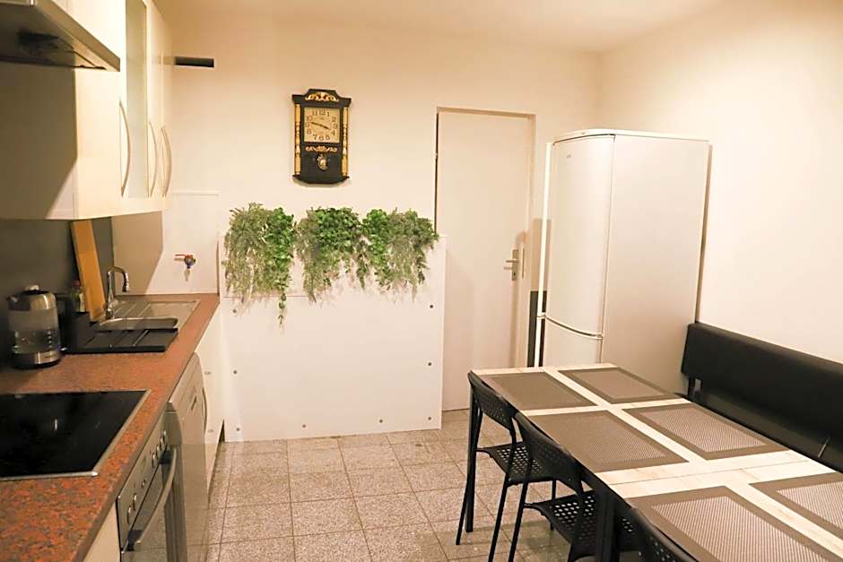 «Go West» guest rooms