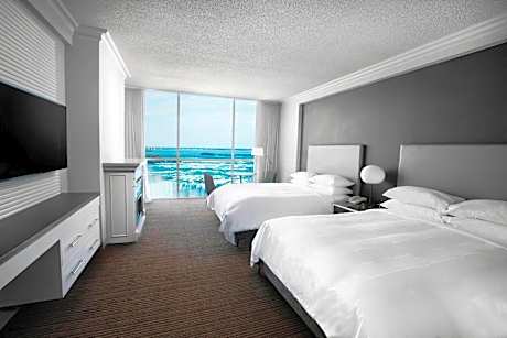 Fallsview, 2 Bedroom 2 room Suite, Bedroom 1: 1 King, Bedroom 2: 2 Queen, High floor, Whirlpool