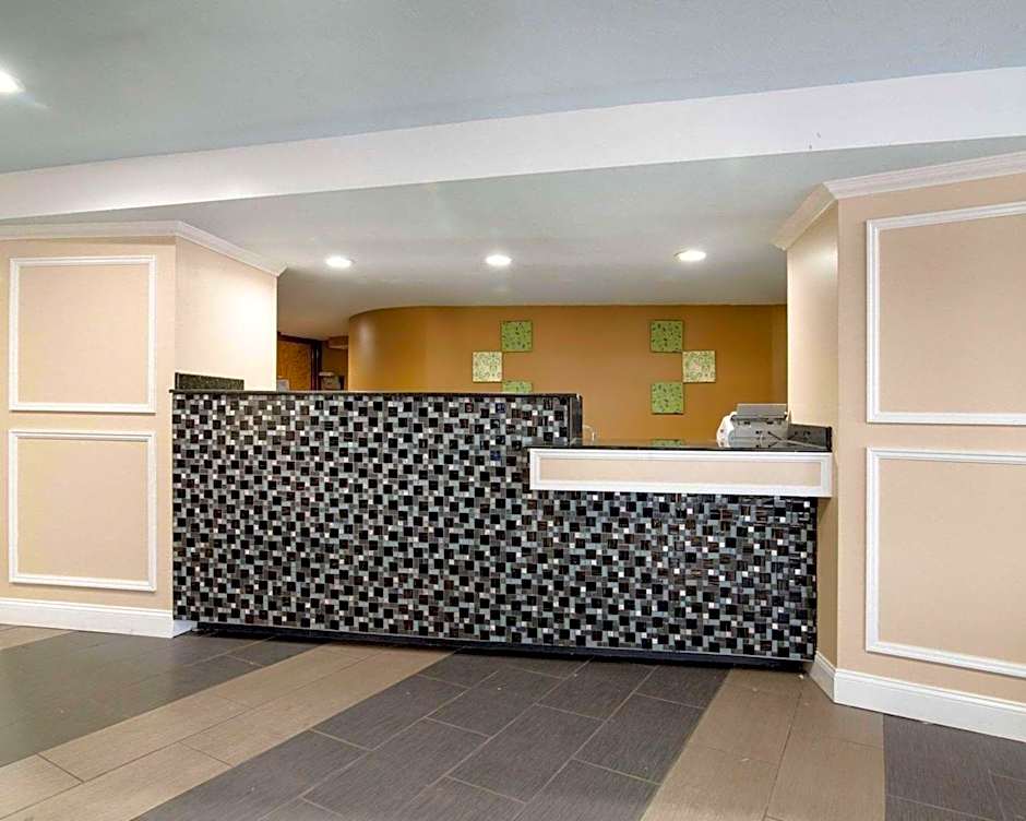 Rodeway Inn Syracuse Carrier Circle