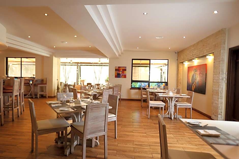 Bidwood Suite Hotel, Opposite Sarit Centre