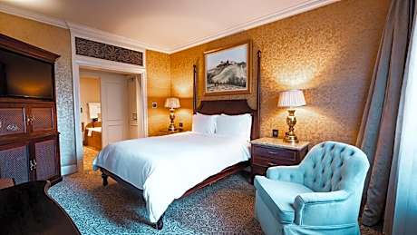 Executive Room 1 King Bed Smoking