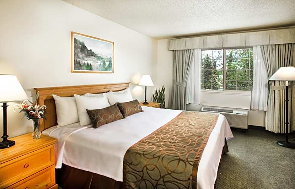 Coast Inn at Lake Hood