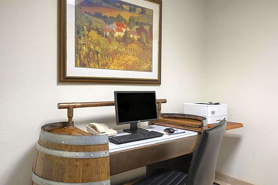 Crown Pointe Lodge; BW Signature Collection