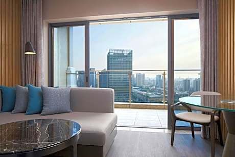 Premier Terrace King