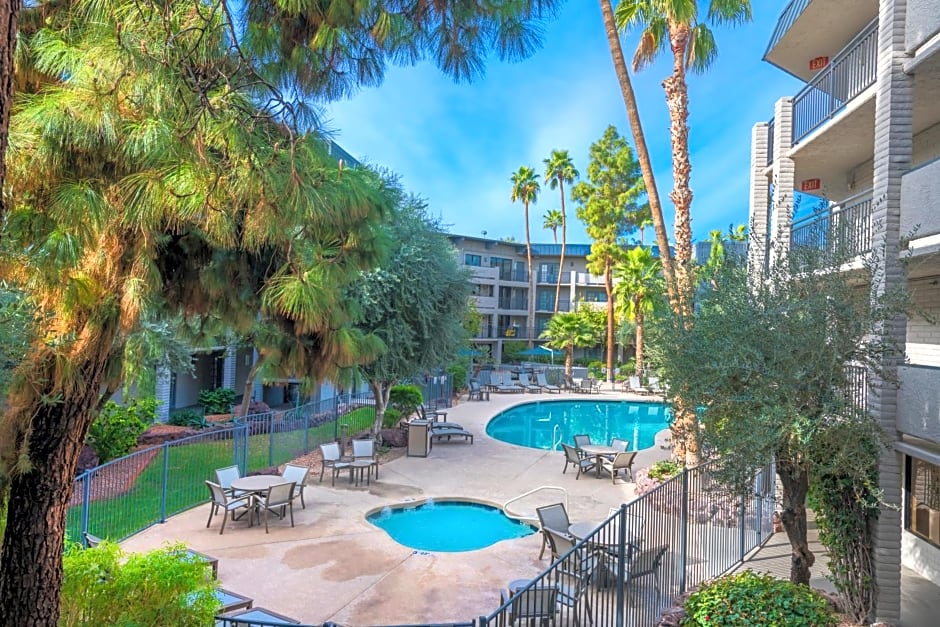 Holiday Inn and Suites Phoenix Airport North, an IHG Hotel