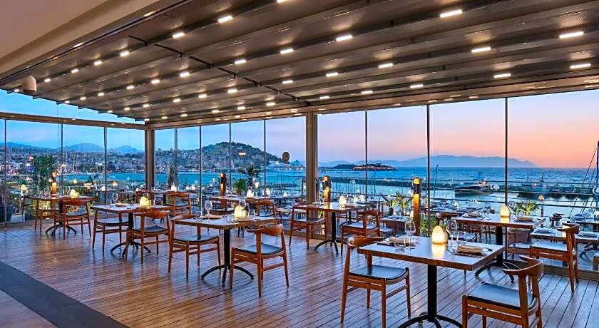 DoubleTree By Hilton Kusadasi