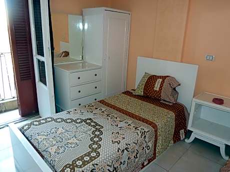 Single Room with Shared Toilet