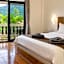 Tropical Palm Resort.