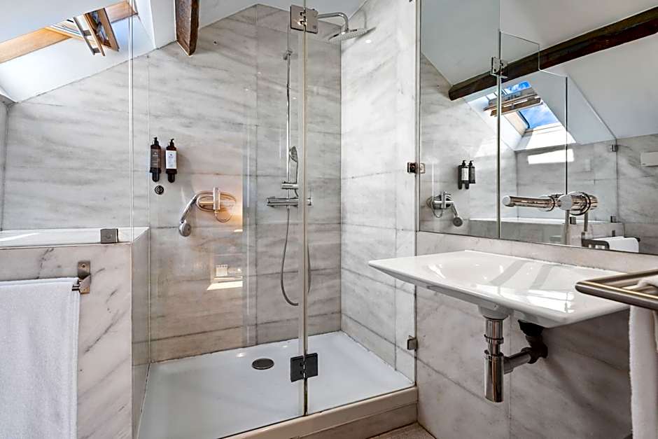 Quinta Colina by Shiadu