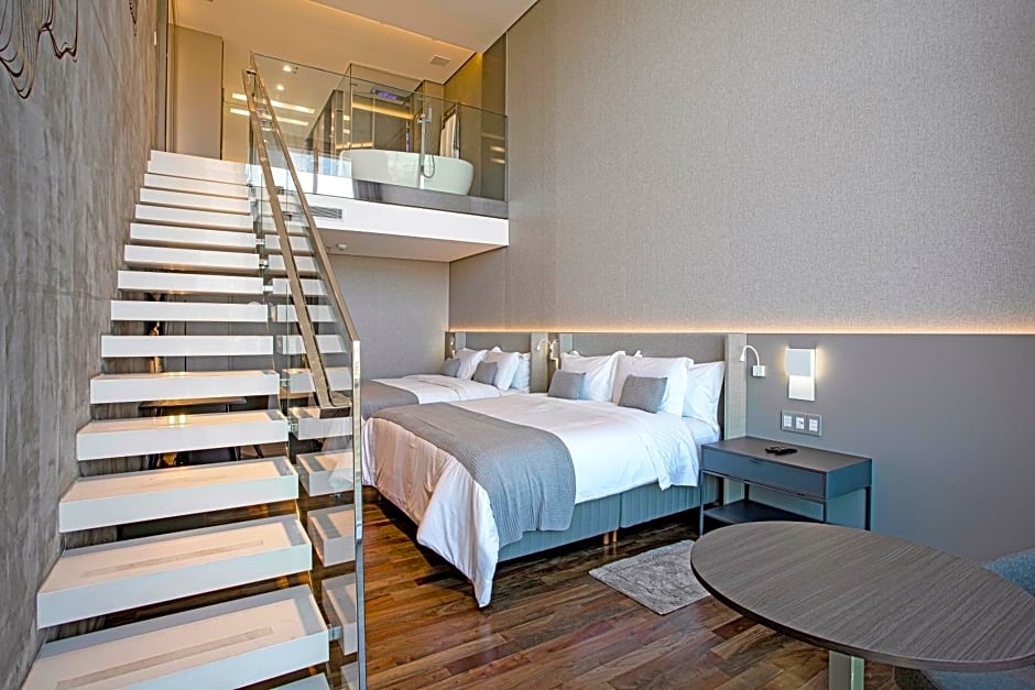 Suryaa Hotel Pinhais, Curio Collection by Hilton