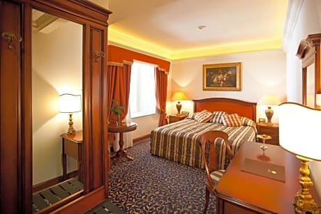 Classic Double Room – Villa Argentina