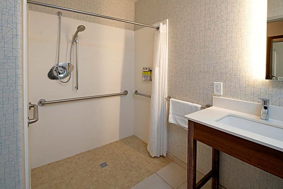 Holiday Inn Express Fresno South By IHG