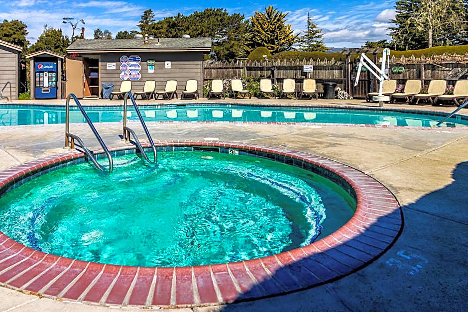 Cambria Pines Lodge