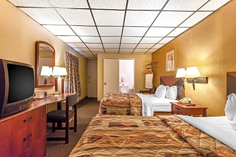 2 Double Beds, Smoking