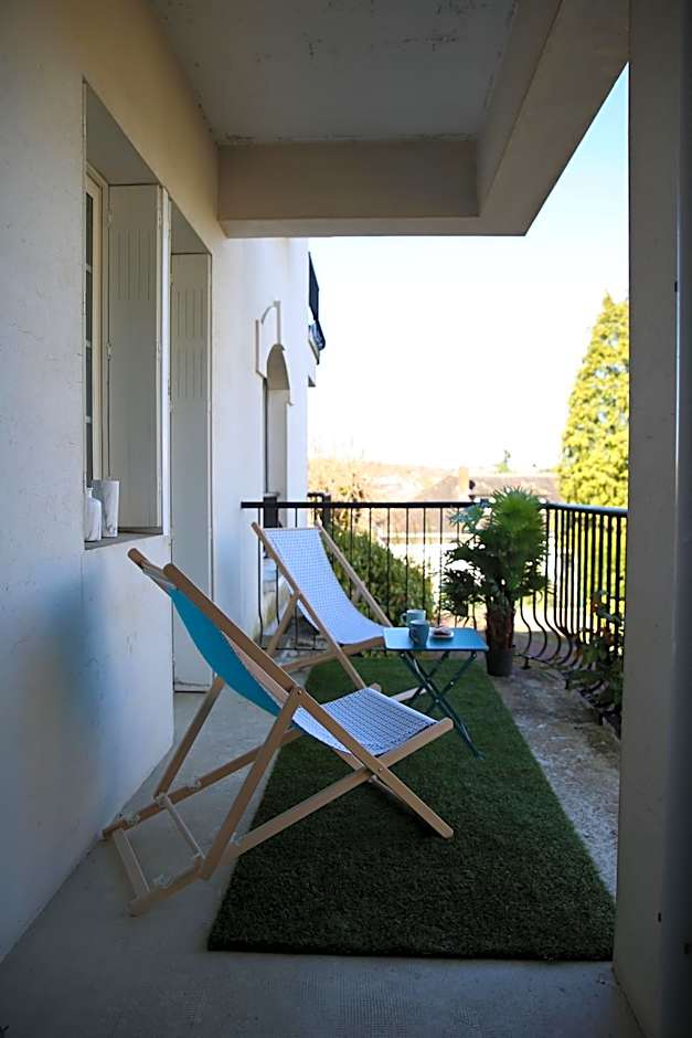 Aux Portes du Château