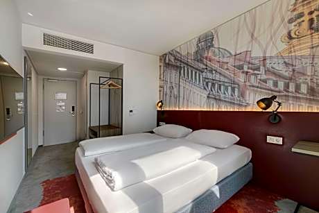 Standard Room - 1 Double Bed