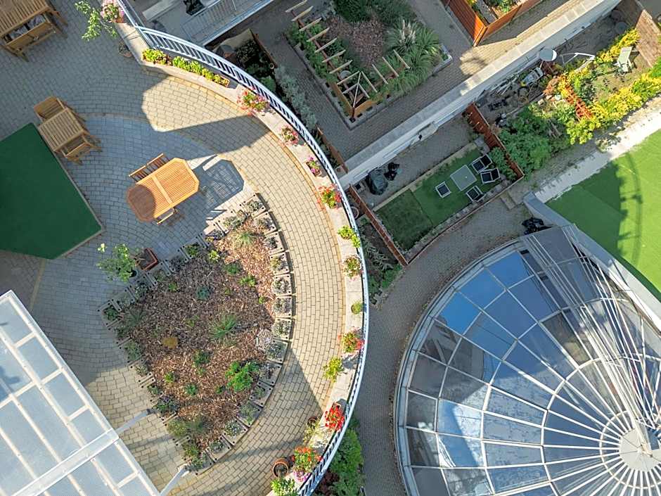 Rooftop City Residence with Underground Parking