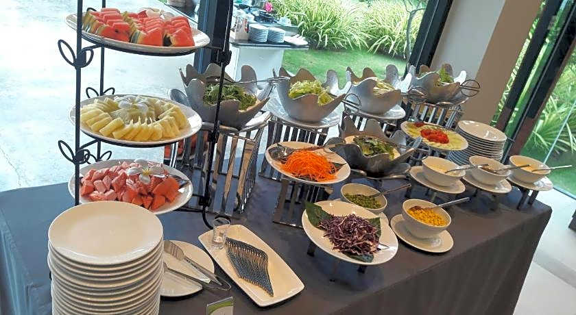 GreenVille Laguna Hotel