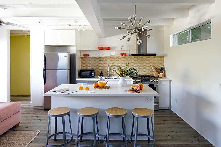 The Wesley by AvantStay Mid-Century Modern Oasis with Pool