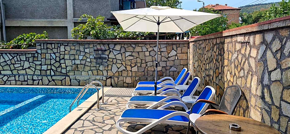 Family Hotel Favourite – Obzor, WY
