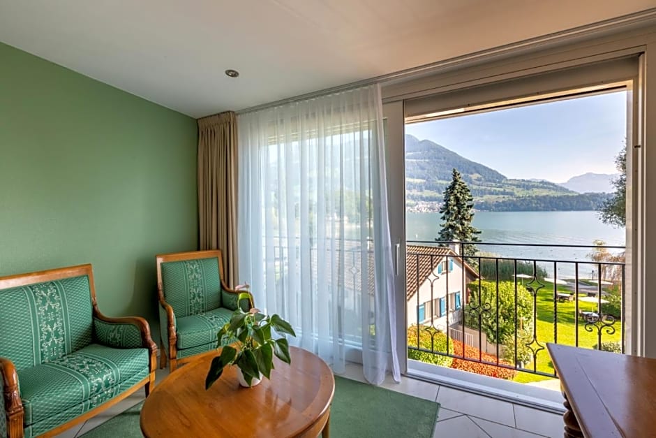 Schloss-Hotel am See - Swiss-Chalet Merlischachen