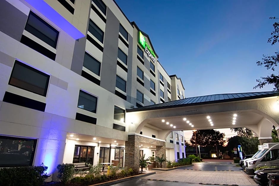 Holiday Inn Express and Suites Fort Lauderdale Airport West