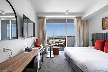 Quest Mackay on Gordon