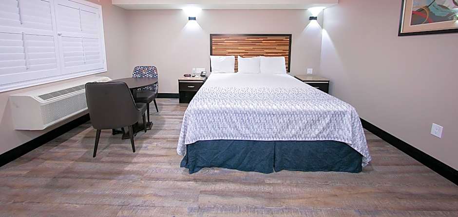 Diamond Bell Inn & Suites