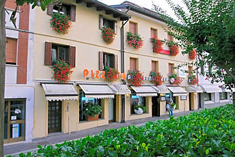 Hotel Ristorante Cigno - Camere and Aparthotel