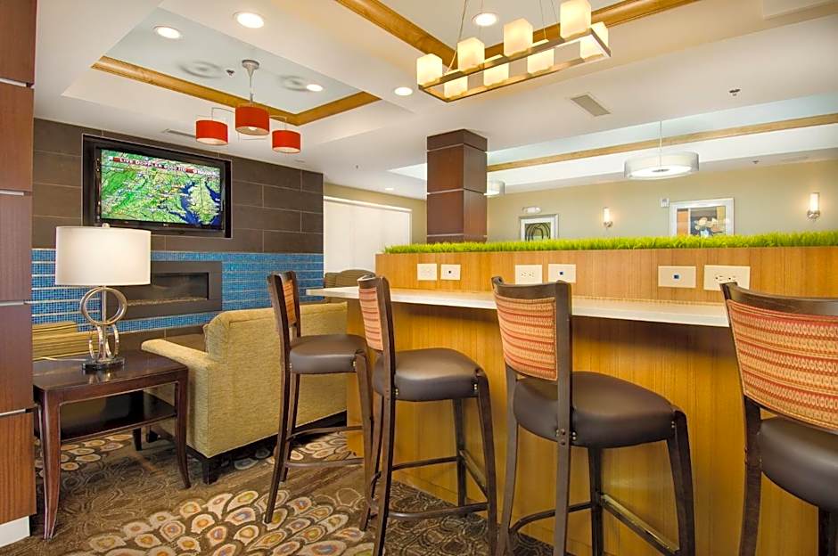 Holiday Inn Express & Suites Alexandria - Fort Belvoir By IHG