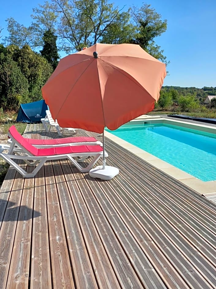 Photo 1 of 34 of LE PARDÈS BnB jardin et piscine