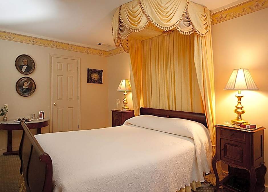 Monmouth Historic Inn