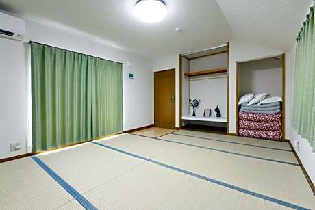 Quadruple Room with Shared Bathroom
