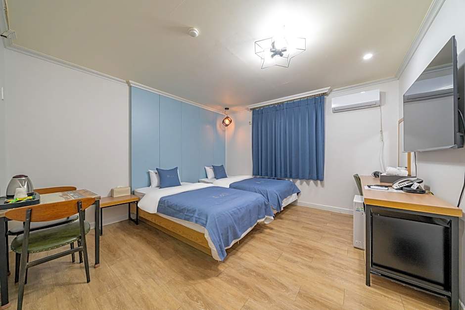 Photo 1 of 18 of Standard 2 Beds
