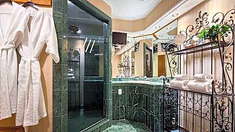 Suite-1 Queen Bed, Non-Smoking, Tranquility Base, Whirlpool, Fireplace, Three Televisions, Full Brea