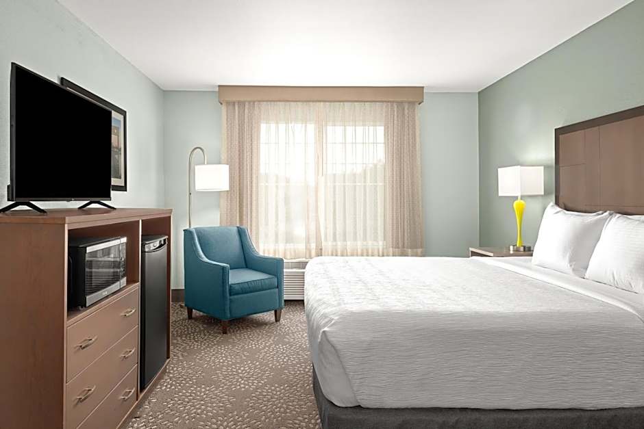 La Quinta Inn & Suites by Wyndham Newport