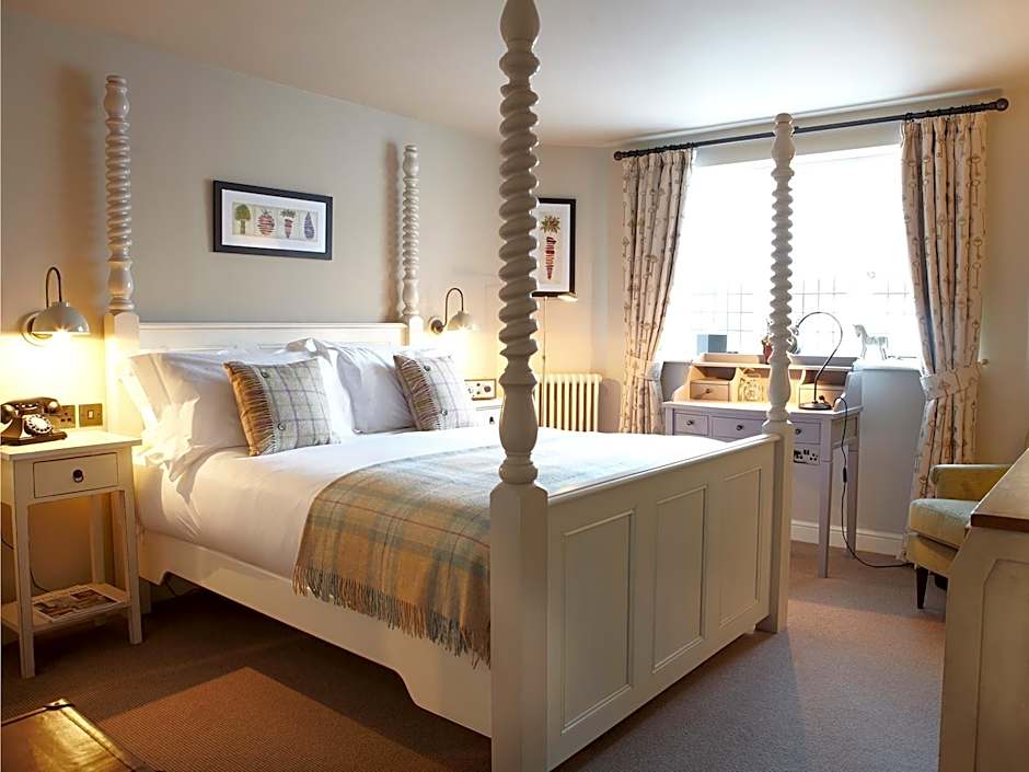 The Plough Inn & Cottages