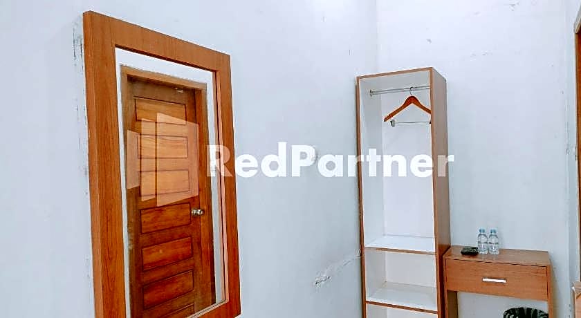 Calida Hotel Mitra RedDoorz near Alun Alun Wonosari