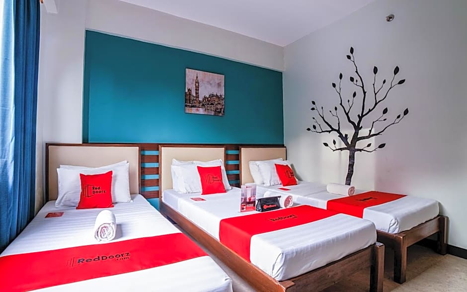 RedDoorz Plus near Rizal Junction