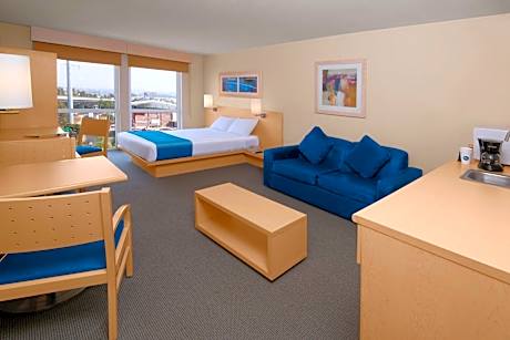 Suite, 1 Queen Bed with Sofa bed (1 Queen Bed and 1 Double Sofa Bed)