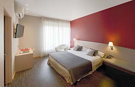 Double or Twin Room with Hot Tub or Sauna