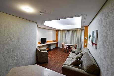Suite with Hot Tub