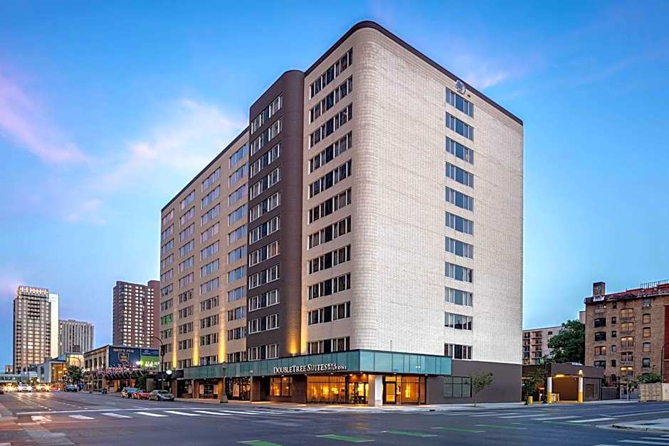 DoubleTree Suites By Hilton Minneapolis