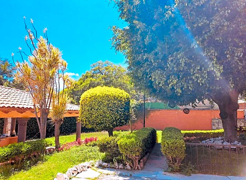 Residencia estilo Californiana Jardín de los Soles