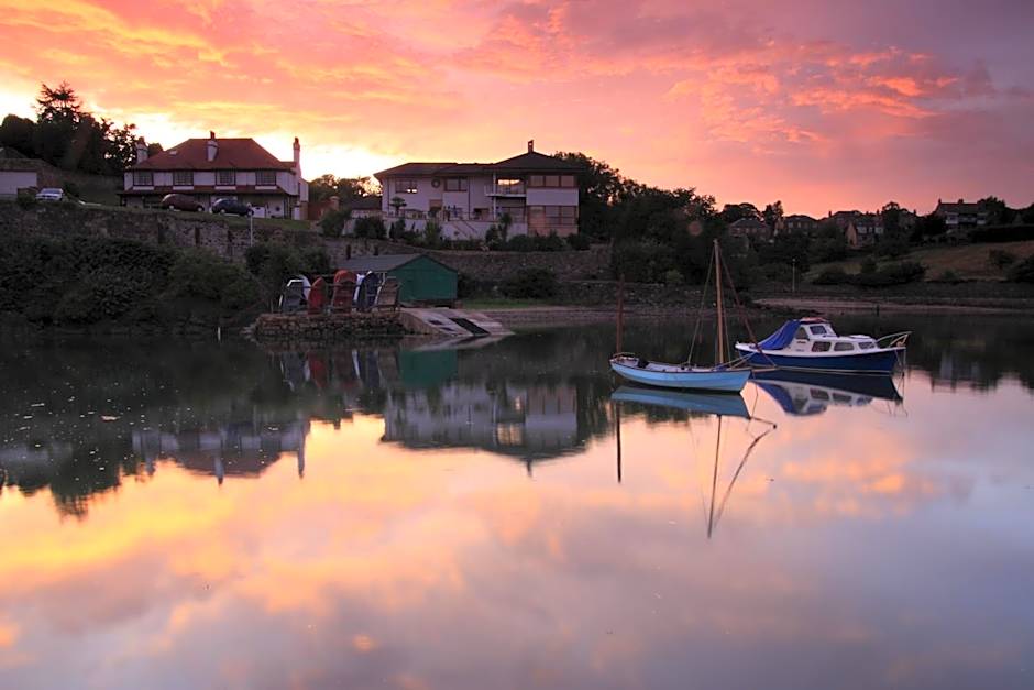 Aberdour Hotel, Stables Rooms & Beer Garden