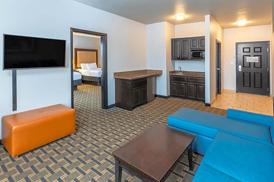 La Quinta Inn & Suites by Wyndham Mt. Pleasant