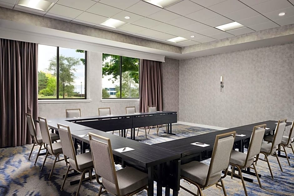 Sheraton Grand Rapids Airport Hotel