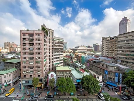 Mr Lobster's Secret Den Design Hostel