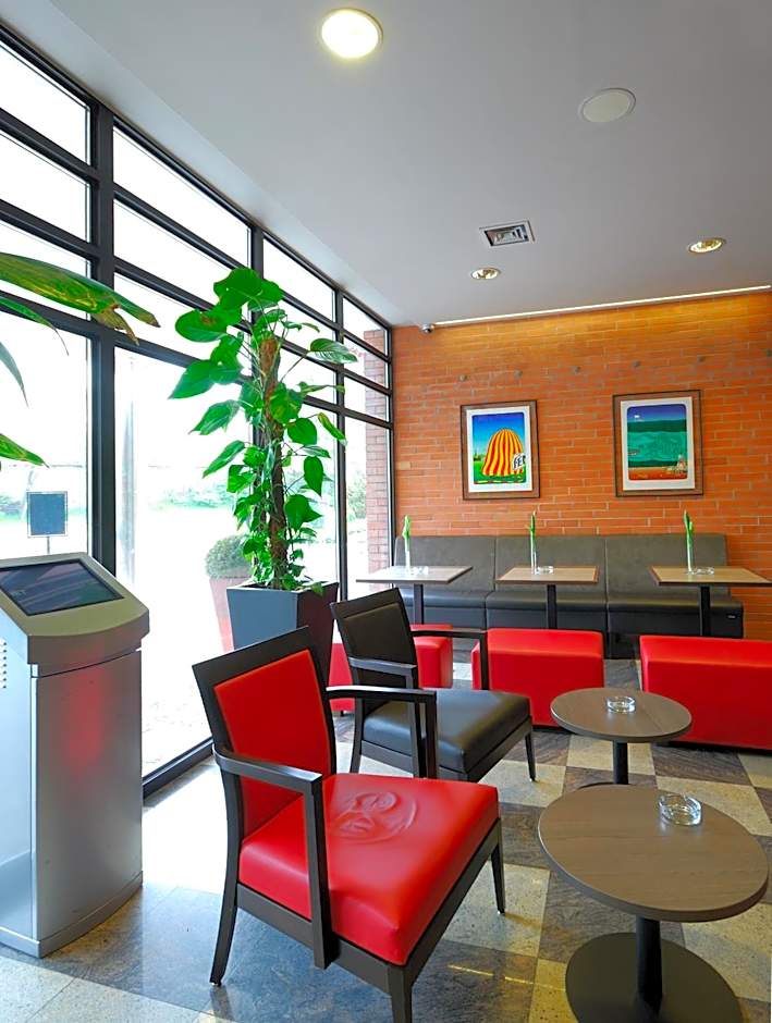 Expo Hotel